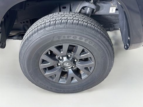 Used 2020 Toyota Tacoma SR5 RWD image 35