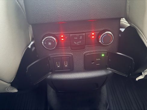 Used 2017 Ford Explorer Platinum image 34