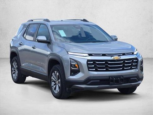 Used 2025 Chevrolet Equinox LT w/ Convenience Package II AWD/4WD image 3
