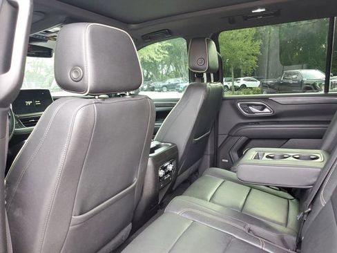 Used 2023 GMC Yukon XL SLT w/ SLT Premium Package RWD image 10