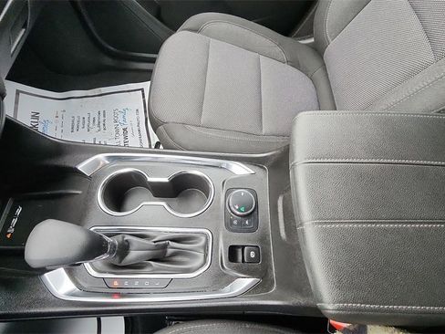 Used 2023 Chevrolet Traverse LT image 25