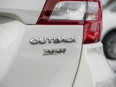 Used 2018 Subaru Outback 3.6R Limited image 36