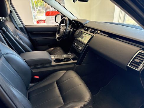 Used 2019 Land Rover Discovery SE AWD/4WD image 17