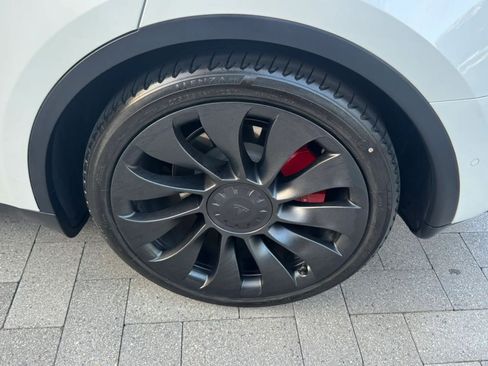 Used 2024 Tesla Model Y Performance AWD/4WD image 45