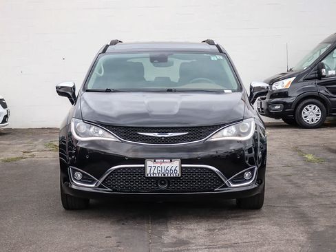 Used 2017 Chrysler Pacifica Limited FWD image 2