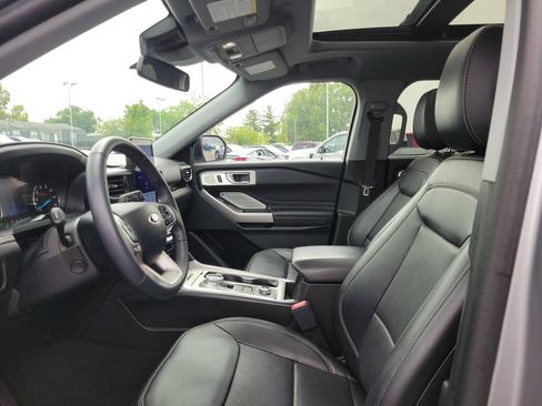 Certified 2024 Ford Explorer Limited w/ Limited Technology Package AWD/4WD image 18