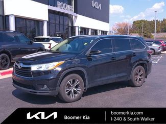Used 2016 Toyota Highlander XLE AWD/4WD video 1