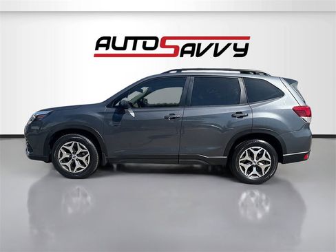 Used 2024 Subaru Forester Premium image 4
