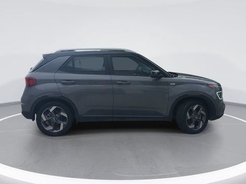 Used 2022 Hyundai Venue Limited FWD image 2
