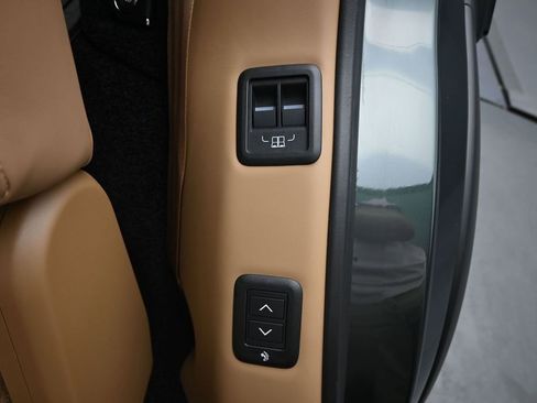Used 2025 Land Rover Range Rover Long Wheelbase SE AWD/4WD image 24