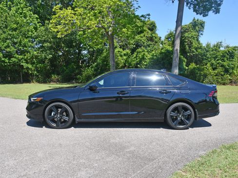 Used 2024 Honda Accord Sport image 2