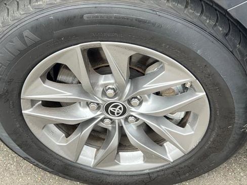 Certified 2025 Toyota Sienna XLE image 12