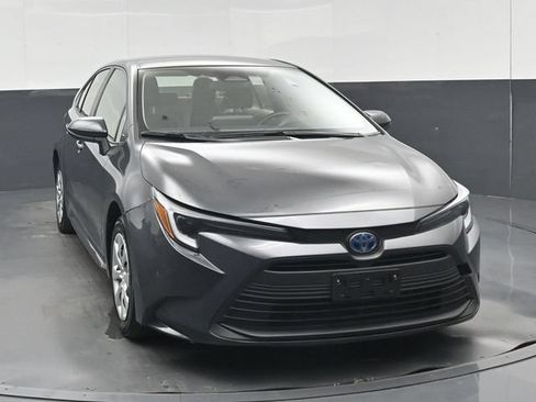 Used 2025 Toyota Corolla LE FWD image 33