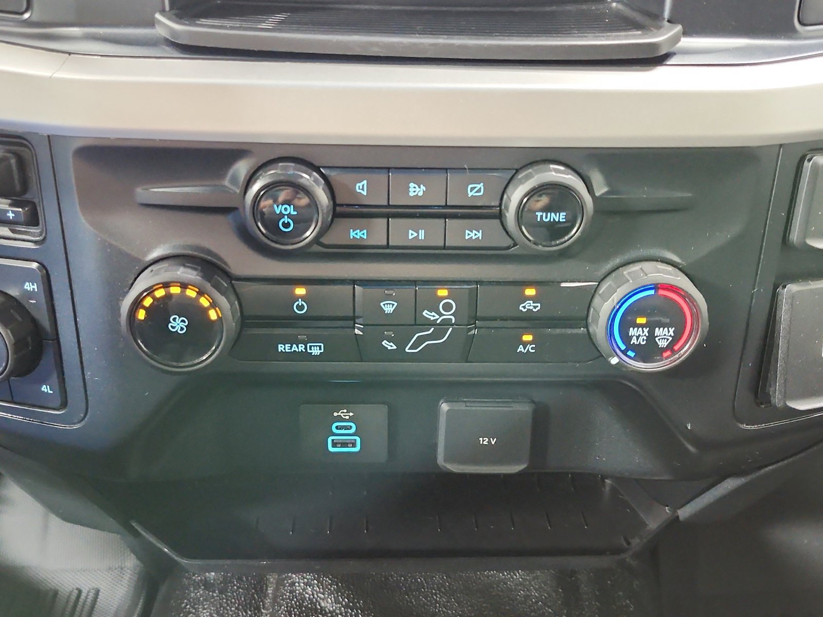 Used 2024 Ford F350 XL w/ FX4 Off-Road Package AWD/4WD image 21