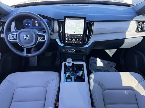 Used 2025 Volvo XC90 T8 Core image 8
