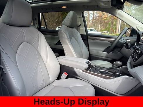 Used 2024 Toyota Highlander Platinum image 22