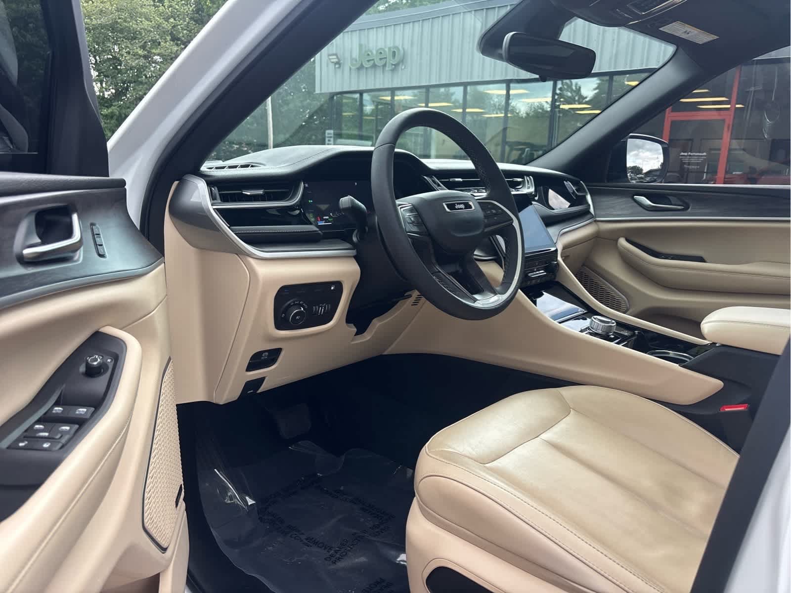 Used 2023 Jeep Grand Cherokee 4WD 4xe image 9