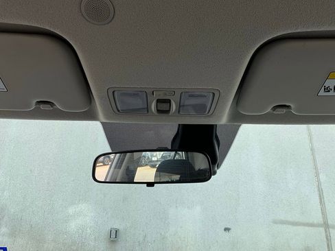 Used 2025 Hyundai Venue SEL image 15