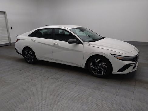 Used 2025 Hyundai Elantra Sport FWD image 11