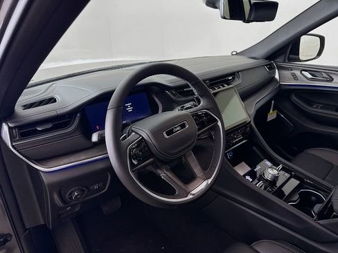 New 2025 Jeep Grand Cherokee L Overland w/ Luxury Tech Group IV image 9