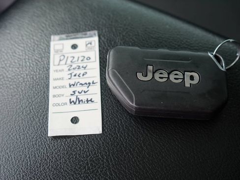 Used 2024 Jeep Wrangler Unlimited AWD/4WD image 34