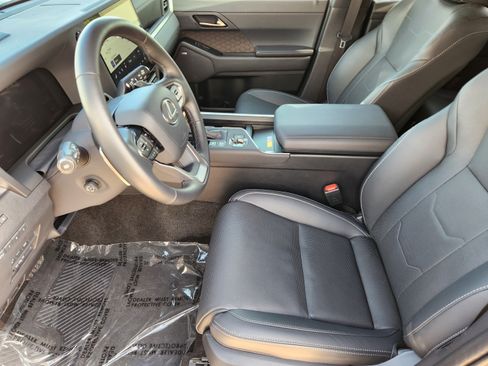 Used 2026 Lexus GX 550 w/ Accessory Package (2T) AWD/4WD image 7
