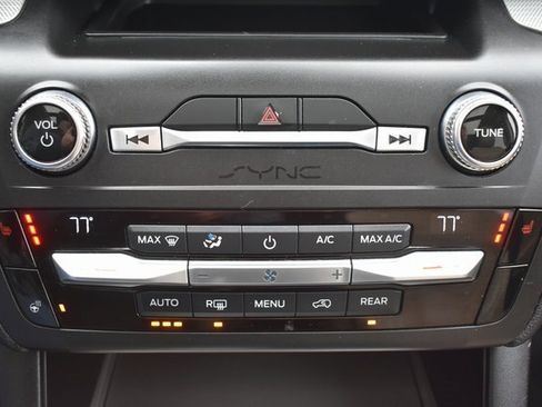 Used 2020 Ford Explorer XLT w/ Equipment Group 202A image 28