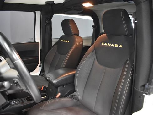 Used 2015 Jeep Wrangler Sahara w/ Connectivity Group AWD/4WD image 5