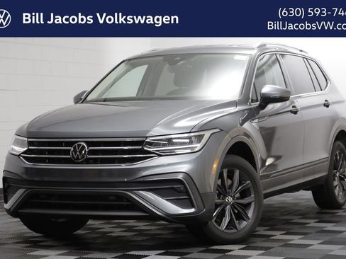 Used 2023 Volkswagen Tiguan SE FWD image 1