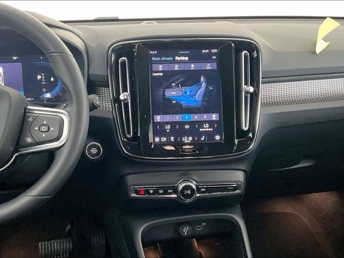 Certified 2025 Volvo XC40 B5 Plus image 9