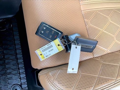 Used 2022 Jeep Grand Wagoneer Series III image 35