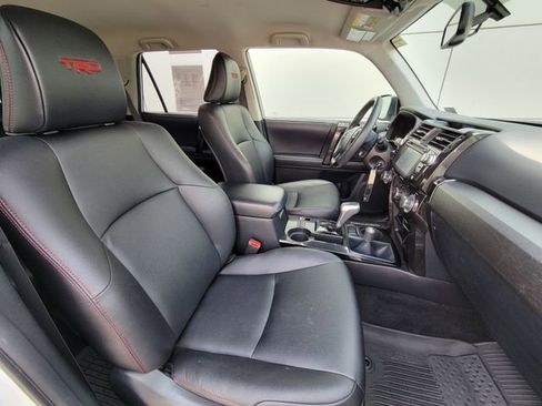Used 2018 Toyota 4Runner TRD Off-Road Premium AWD/4WD image 20