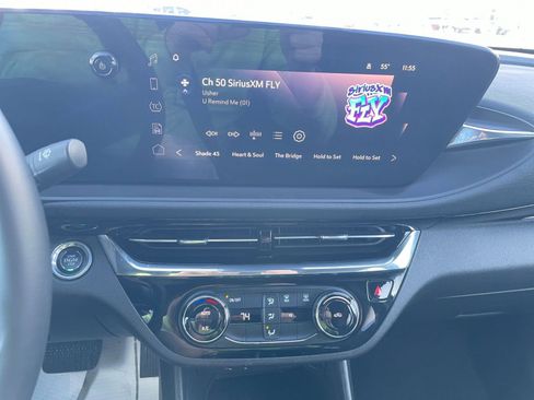 Used 2025 Buick Envista Sport Touring image 18