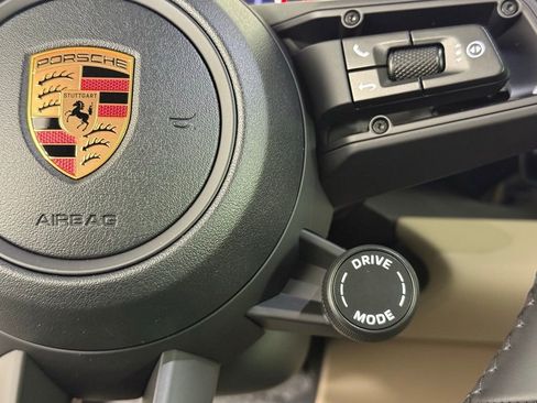 New 2025 Porsche Macan Electric image 40