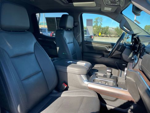 Used 2022 GMC Sierra 1500 SLT w/ SLT Convenience Package image 29