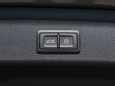 New 2025 Audi Q3 2.0T Premium image 39