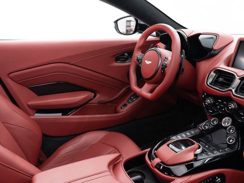 Used 2021 Aston Martin V8 Vantage Roadster image 28