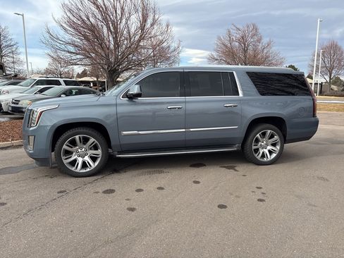 Used 2015 Cadillac Escalade ESV Luxury image 2