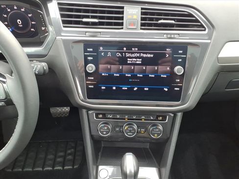 Used 2021 Volkswagen Tiguan SEL FWD image 30