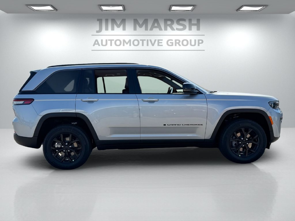 New 2026 Jeep Grand Cherokee Altitude RWD image 7