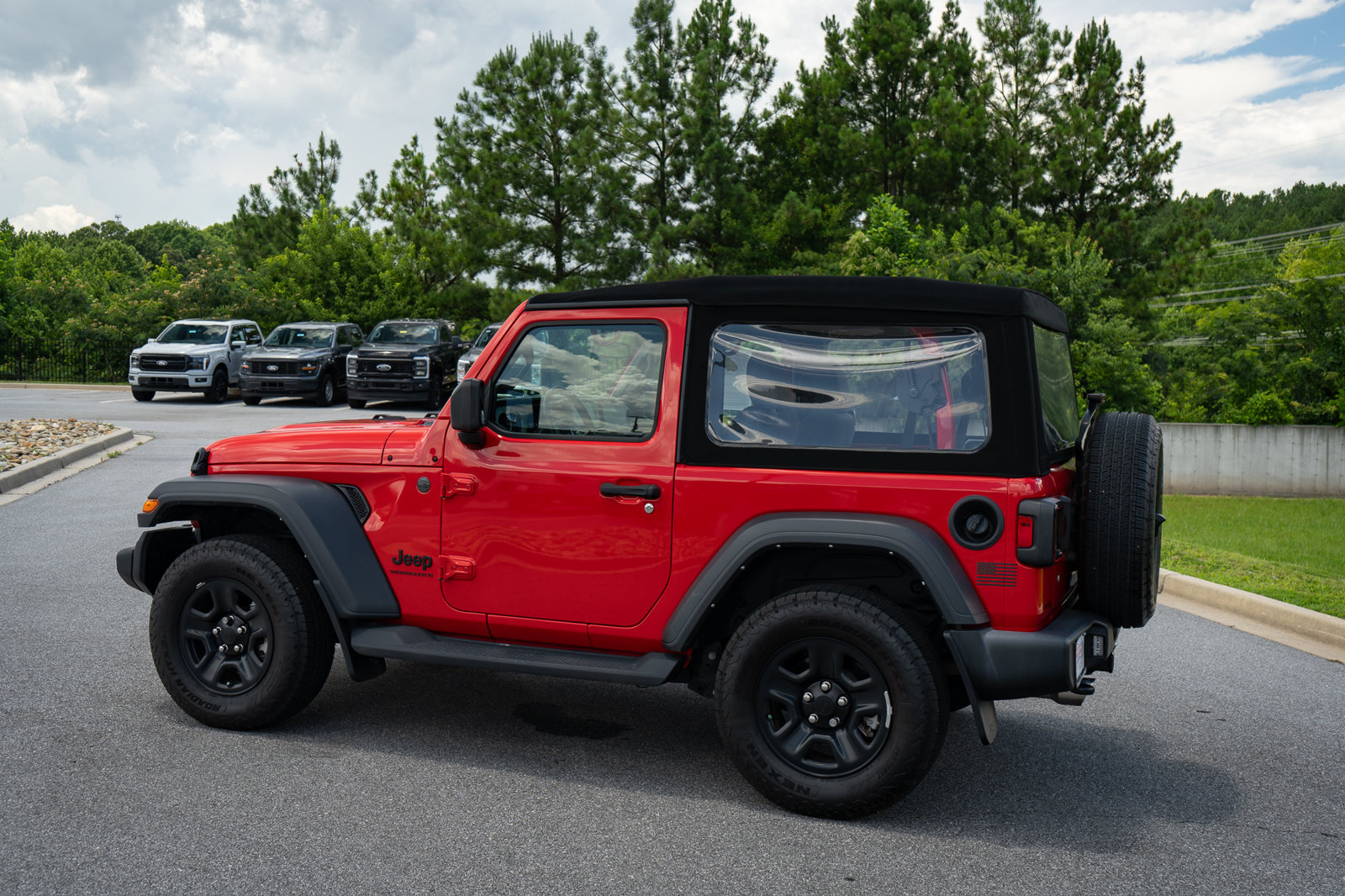 Used 2024 Jeep Wrangler Sport AWD/4WD image 7