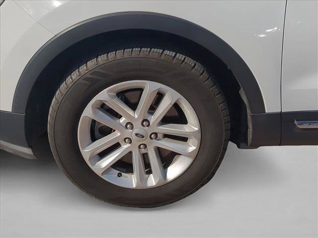 Used 2017 Ford Explorer XLT w/ Equipment Group 201A FWD image 24
