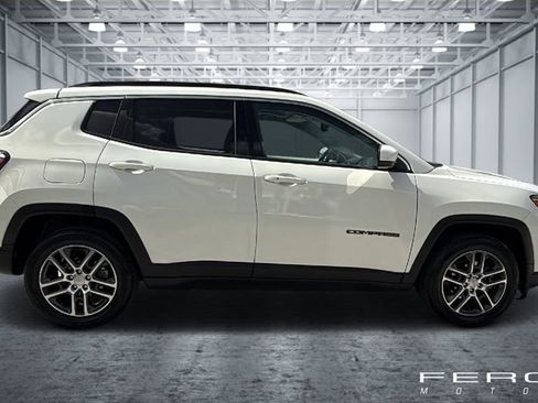 Used 2018 Jeep Compass Latitude w/ Popular Equipment Group FWD image 6