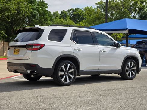 Used 2025 Honda Pilot Elite image 3