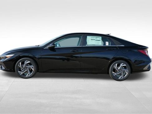 New 2026 Hyundai Elantra Limited image 4