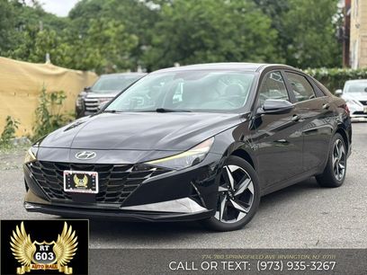 Used 2023 Hyundai Elantra Limited w/ Preferred Accessory Package