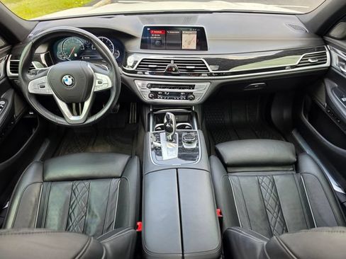Used 2019 BMW 750i xDrive w/ Executive Package AWD/4WD image 2