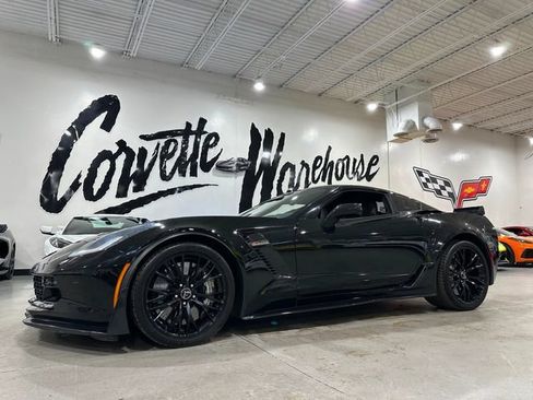 Used 2015 Chevrolet Corvette Z06 w/ 3LZ Preferred Equipment Group RWD image 3
