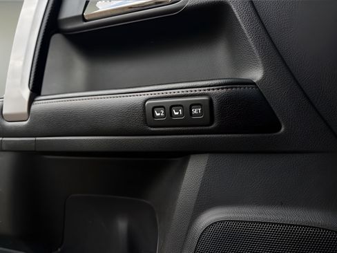Used 2016 Toyota 4Runner Limited AWD/4WD image 19