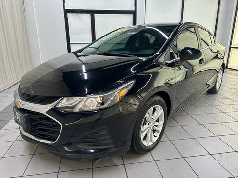 Used 2019 Chevrolet Cruze LT w/ Convenience Package image 10